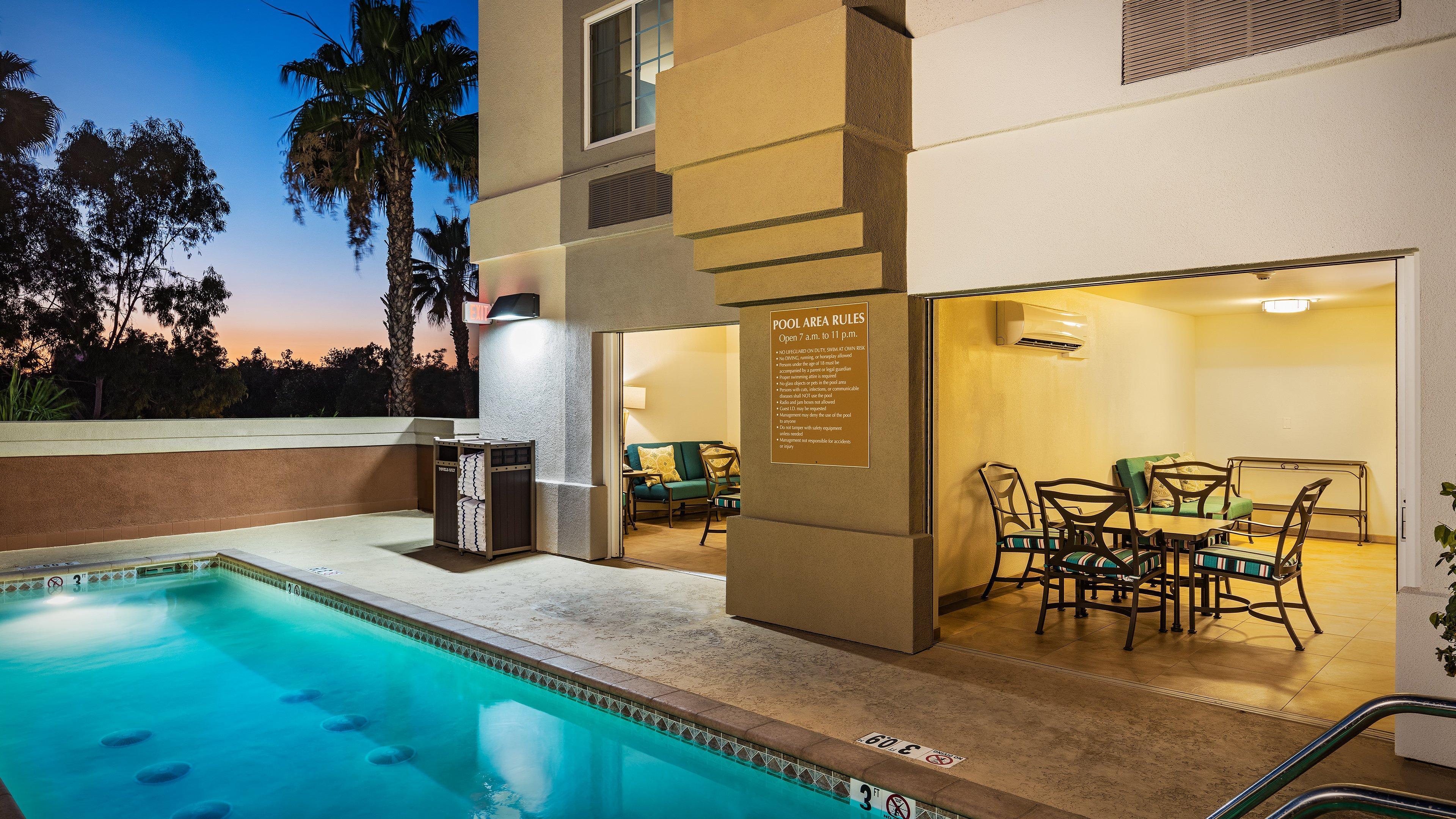 Candlewood Suites Anaheim - Resort Area By Ihg Екстериор снимка