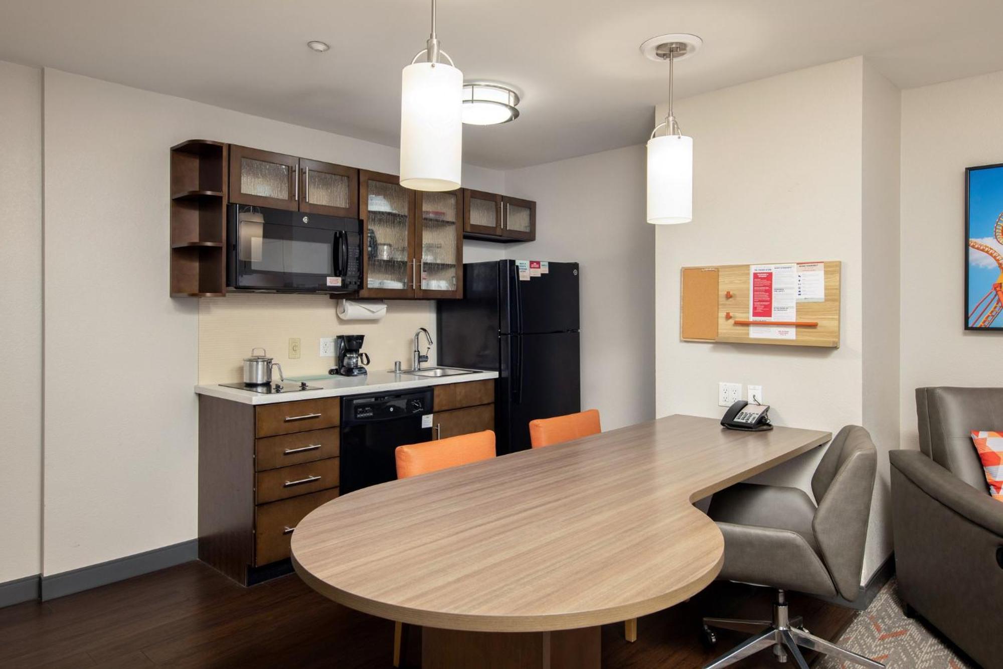 Candlewood Suites Anaheim - Resort Area By Ihg Екстериор снимка