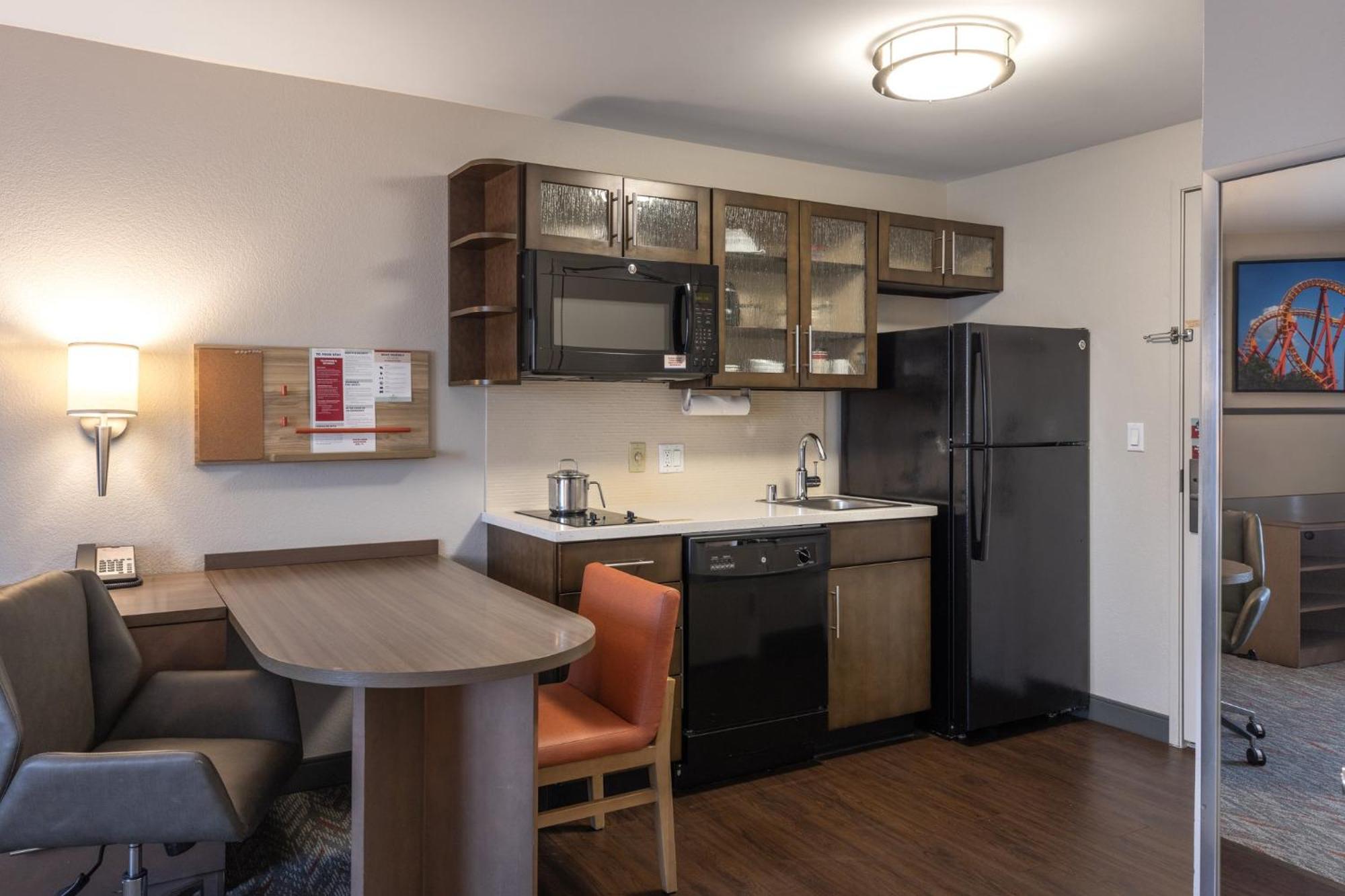 Candlewood Suites Anaheim - Resort Area By Ihg Екстериор снимка