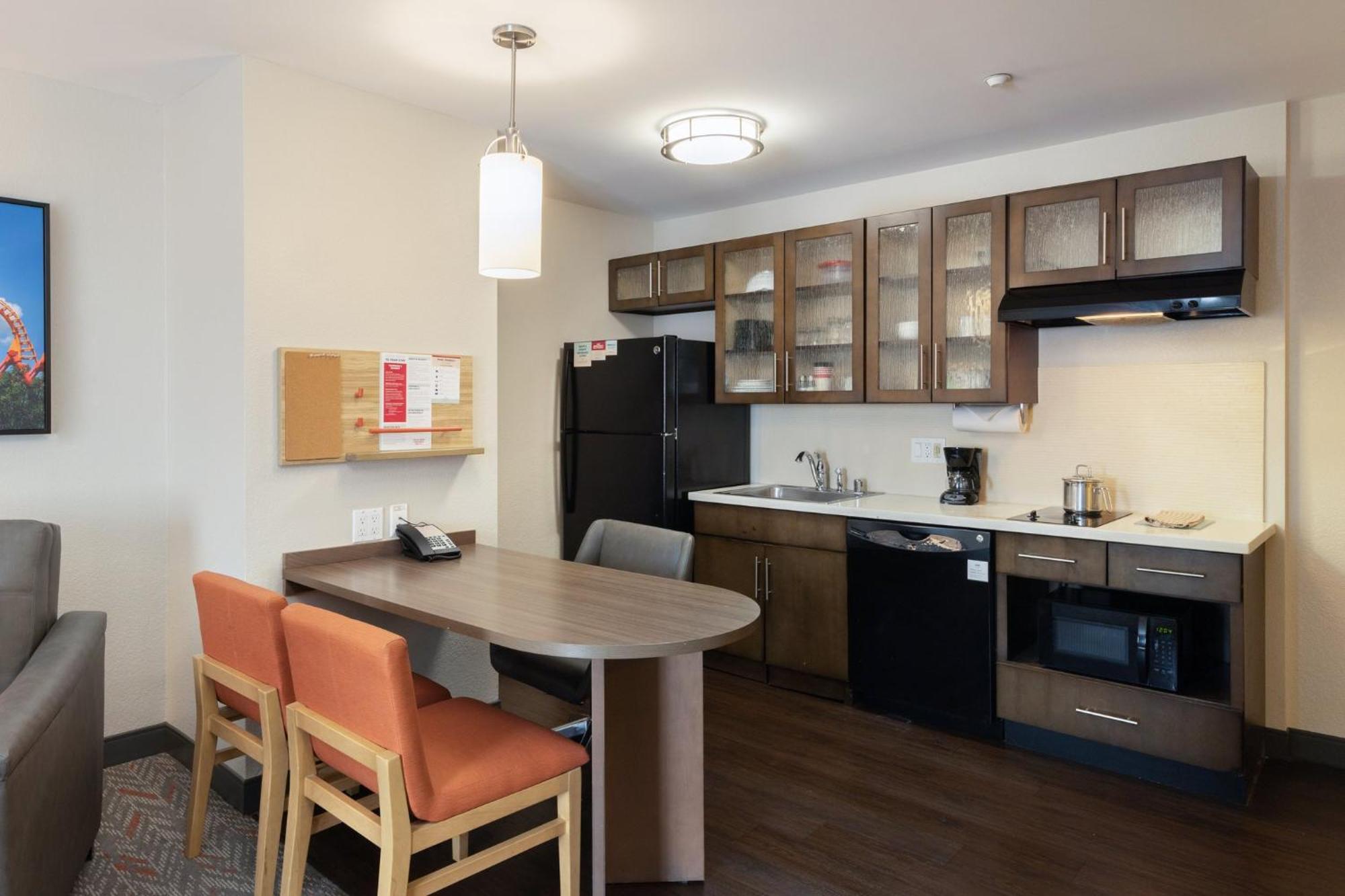Candlewood Suites Anaheim - Resort Area By Ihg Екстериор снимка