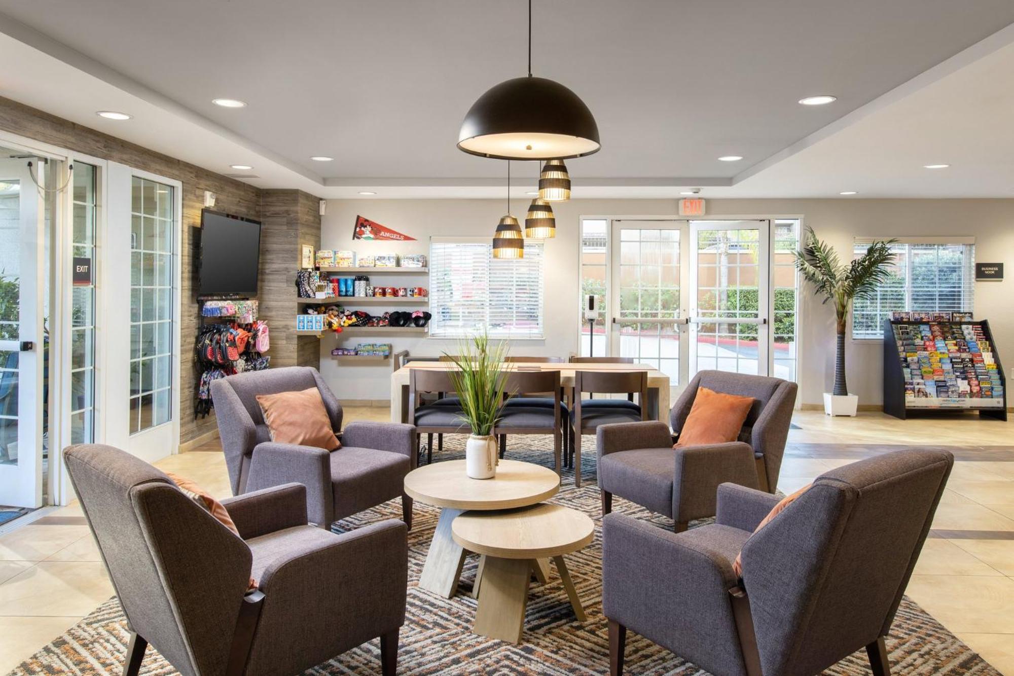 Candlewood Suites Anaheim - Resort Area By Ihg Екстериор снимка