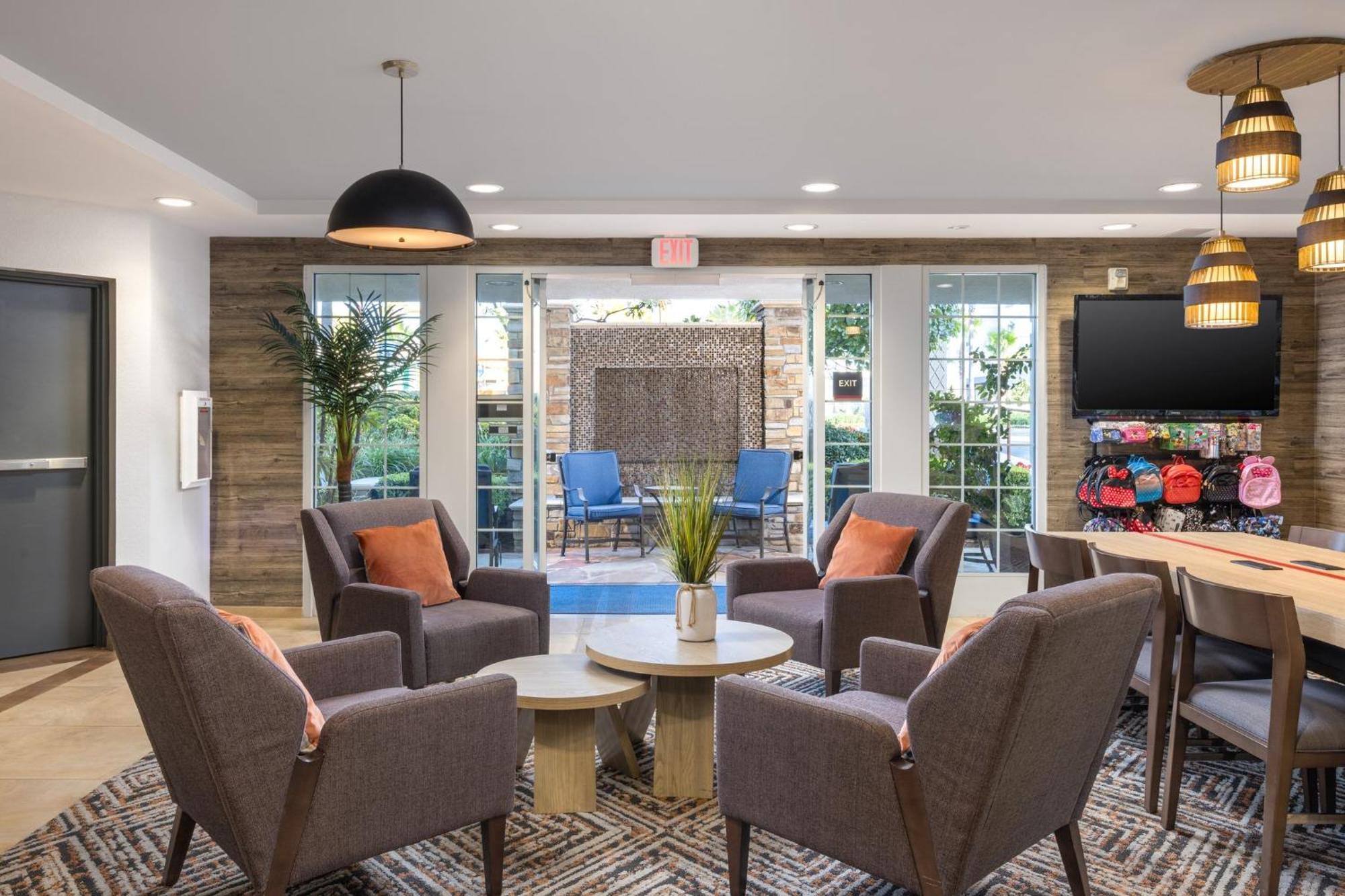 Candlewood Suites Anaheim - Resort Area By Ihg Екстериор снимка