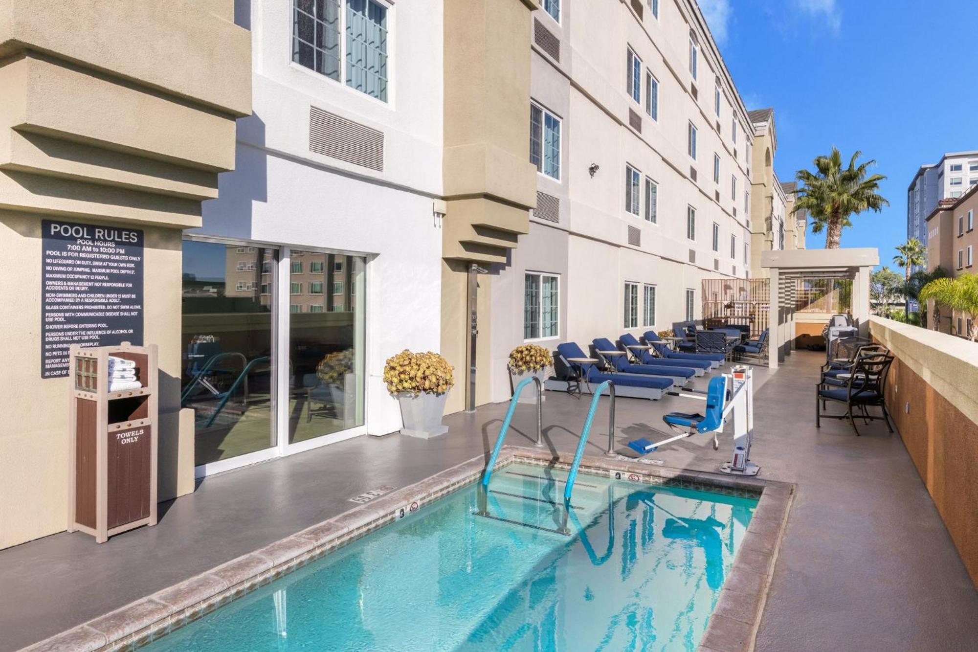 Candlewood Suites Anaheim - Resort Area By Ihg Екстериор снимка