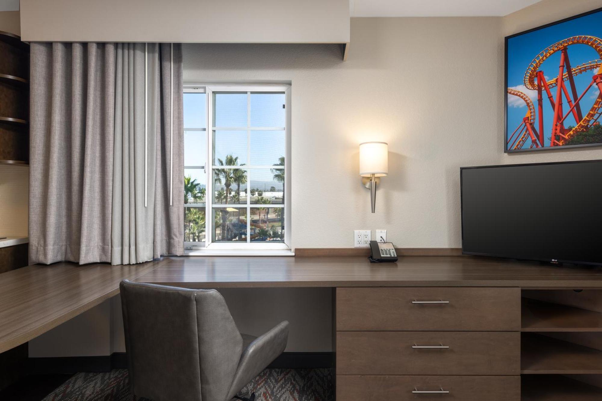 Candlewood Suites Anaheim - Resort Area By Ihg Екстериор снимка